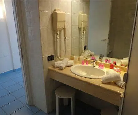 Üdülőközpont Th Capo Rizzuto 3*